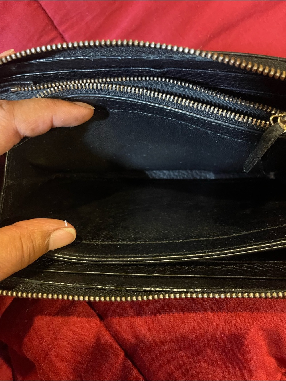 Gucci Black Leather Zip Wallet with Tassel and Embossed GG - Picture 11 of 14